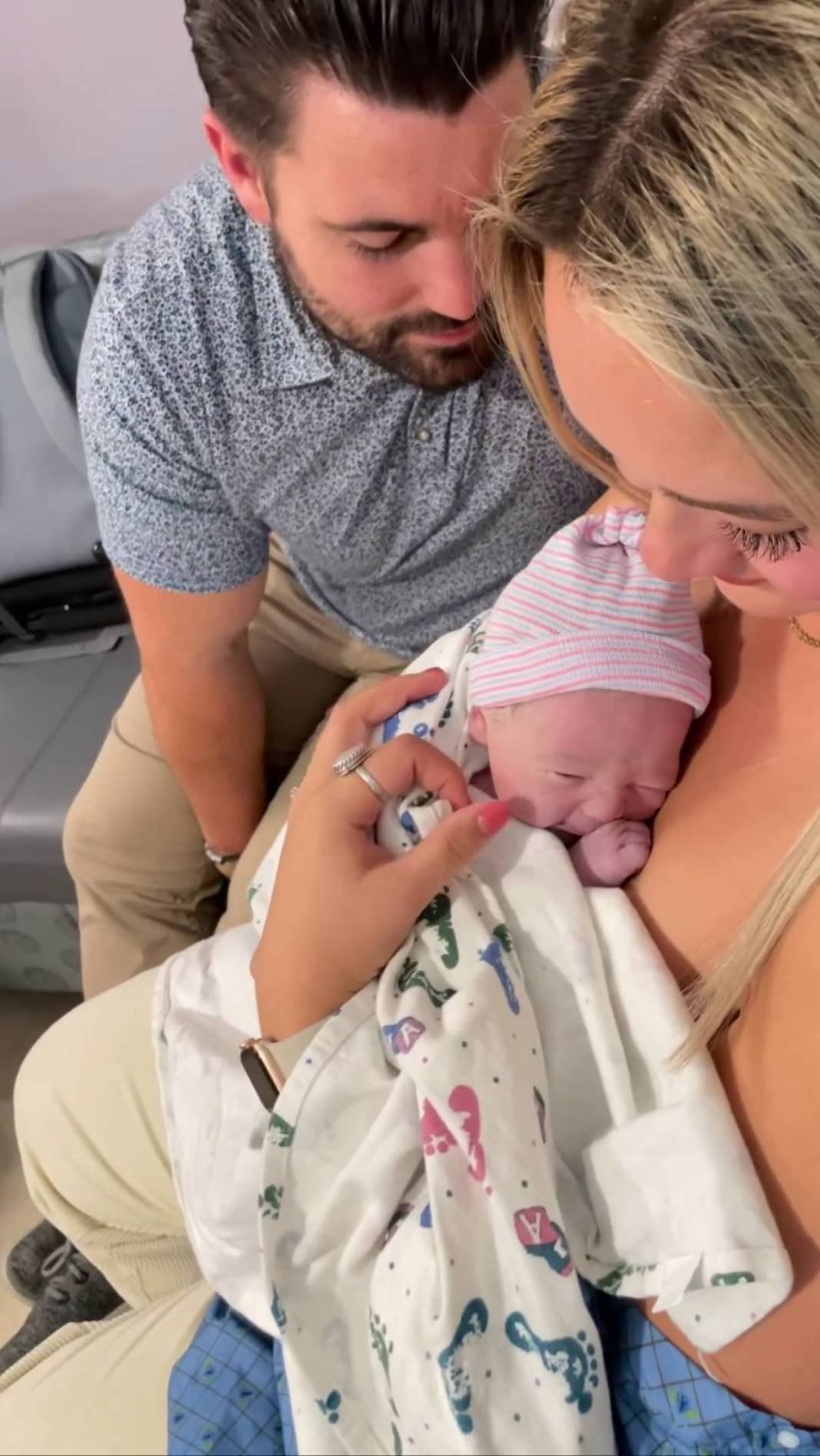 56 yaşındaki kadın, torununu doğurdu 12